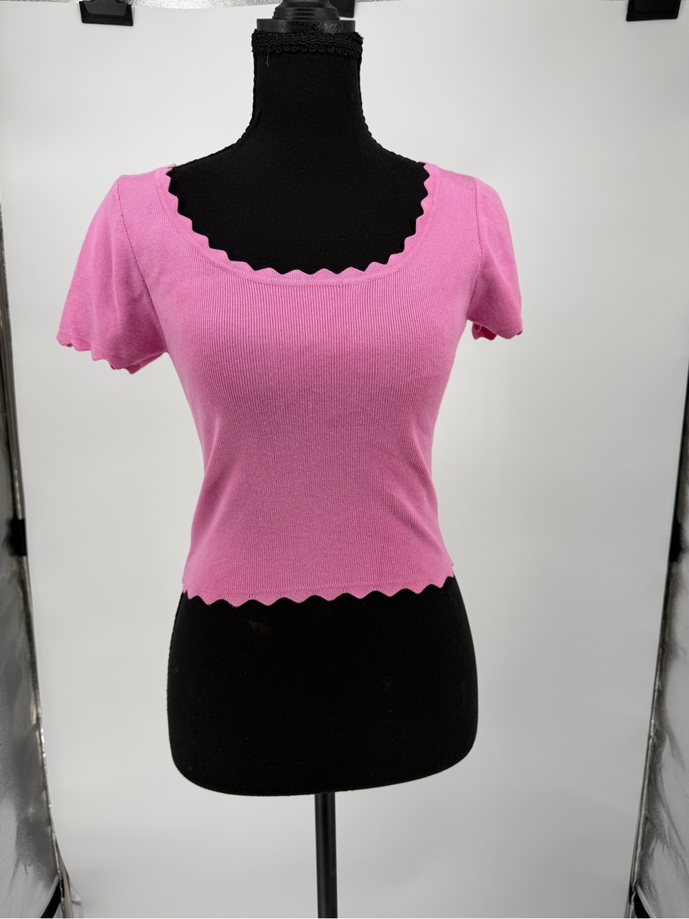 Blu Pepper Pink Scalloped Neck Crop‎ Top